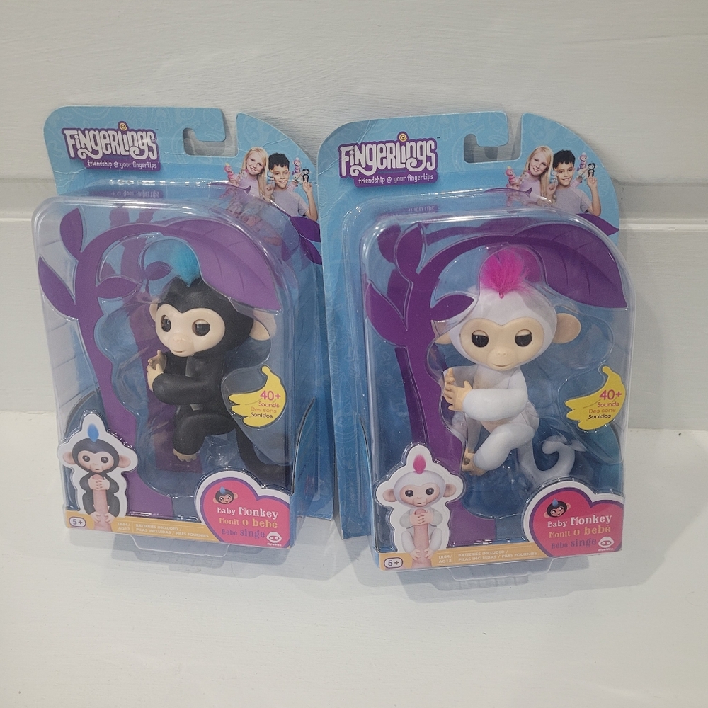 Authentic Fingerlings Interactive Monkey Finn Black & Monkey Sophie White